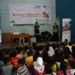 Bantuan School Kit’s untuk Anak Pengungsi Banjir Bandung Selatan